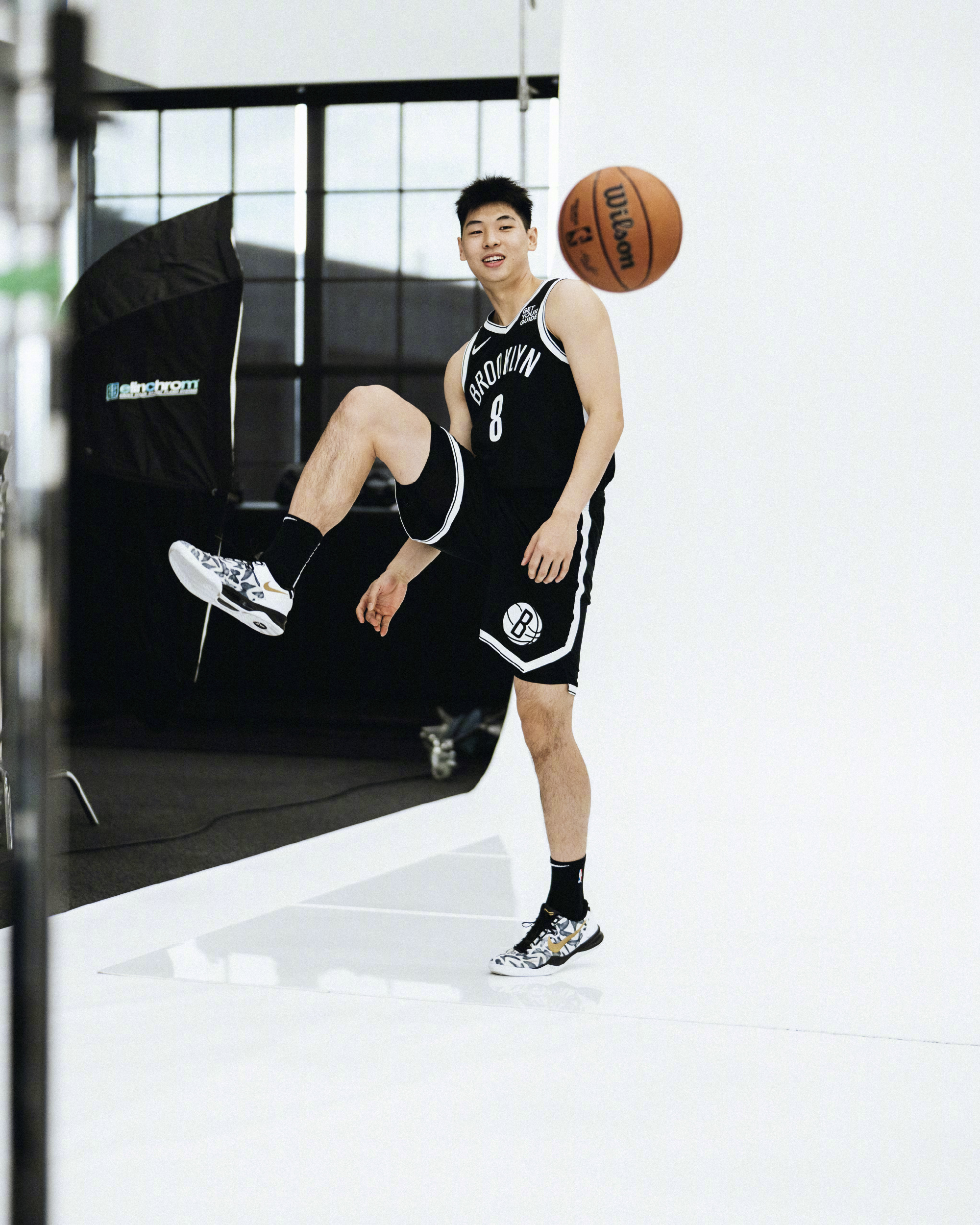 里程碑夜费城76人止住颓势;NBA季后赛清晨刷纪录;媒体盛赞;年轻球员得到机会的简单介绍 里程碑夜费城76人止住颓势;NBA季后赛清晨刷纪录;媒体盛赞;年轻球员得到机会的简单介绍