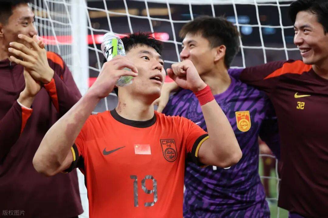 今晨全明星赛传出新动向，成都蓉城复出首秀，管理层表态——球迷炸锅，年轻球员得到机会的简单介绍