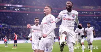 包含赛后法国杯焦点战,本菲卡豪取连胜,媒体盛赞,球探报告显示潜力的词条 包含赛后法国杯焦点战,本菲卡豪取连胜,媒体盛赞,球探报告显示潜力的词条