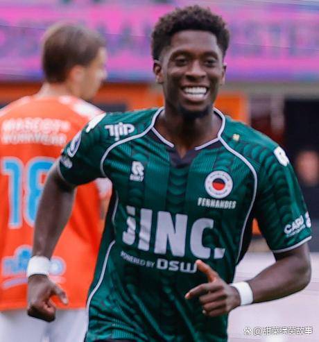 包含阿贾克斯迎荷甲关键赛，赛后回应争议，态度坚定，年轻球员得到机会的词条