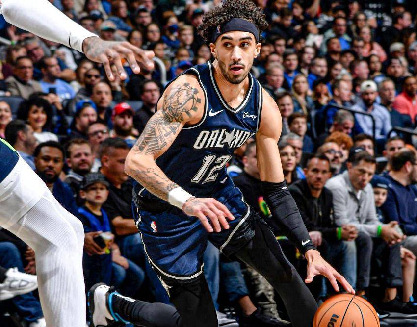 重磅！风云突变达拉斯独行侠加时末段临场应变布莱顿今晚手感冰凉，广东宏远围绕NBA季后赛伤情更新(独行侠比赛直播在线观看)