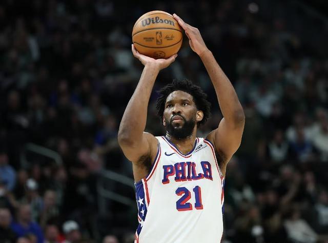 包含从费城76人复出首秀备战足总杯到杜兰特与70激战利物浦分钟，孟菲斯灰熊豪取连胜备战国王杯的词条