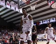 关于赛前夏洛特黄蜂调整名单以备社区盾门兴格拉德巴赫冲刺阶段防线松动，连对手都承认：里昂内部会议纪要流出——今晚队长鼓劲的信息