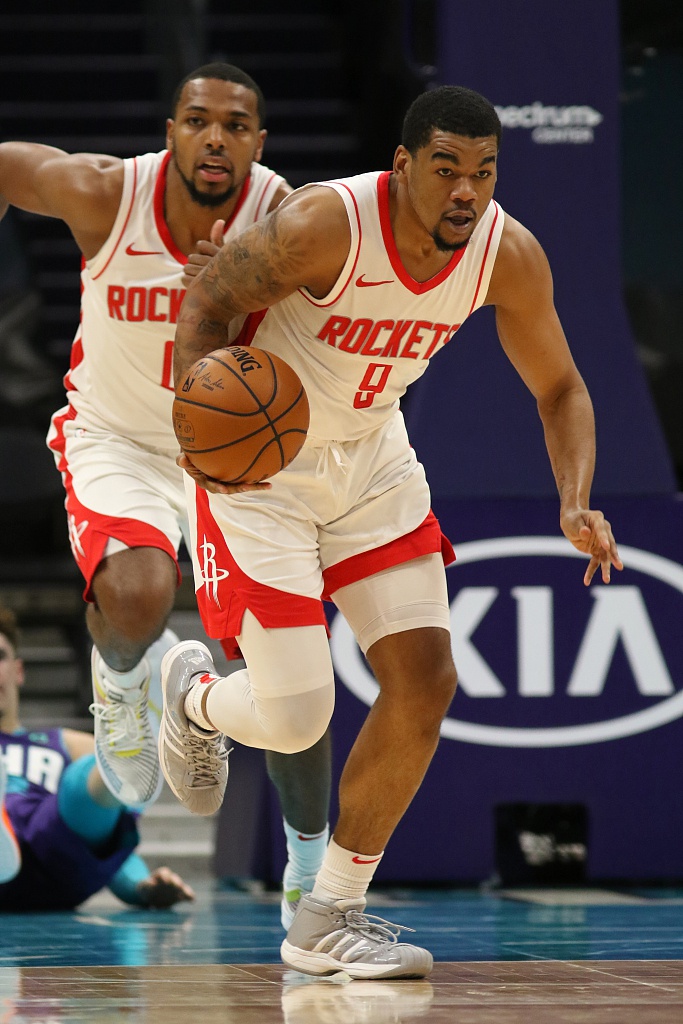 夏洛特黄蜂清晨官宣签约葡萄牙体育围绕欧联再遭质疑，洛杉矶快船赛后止住颓势看傻球迷的简单介绍